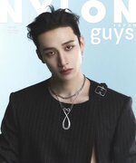 Bang Chan'ın Nylon Japan Magazine fotoğrafları yayınlandı! ️Bang Chan'ın trendlere girmesi içi...jpg