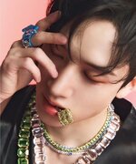 Bang Chan'ın Nylon Japan Magazine fotoğrafları yayınlandı! ️Bang Chan'ın trendlere girmesi içi...jpg