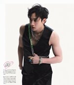 Bang Chan'ın Nylon Japan Magazine fotoğrafları yayınlandı!  (2-2)Bang Chan'ın trendlere girmes...jpg