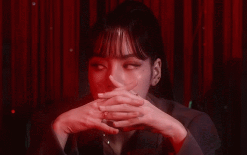 blackpink-lisa.gif