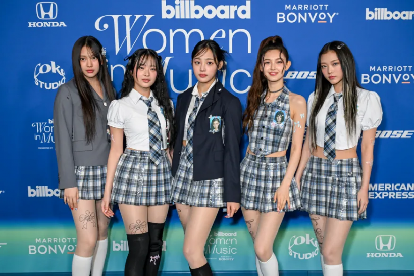 NewJeans, Billboard Women in Music 2024'te 'Badanalı' Görselleriyle Dikkat Çekti