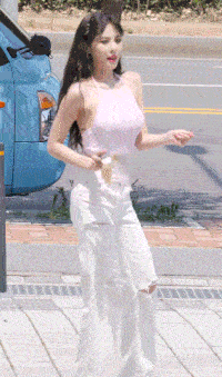 Hyuna hayran buluşmasından ayrılırken anlık bir dans şovu yaptı