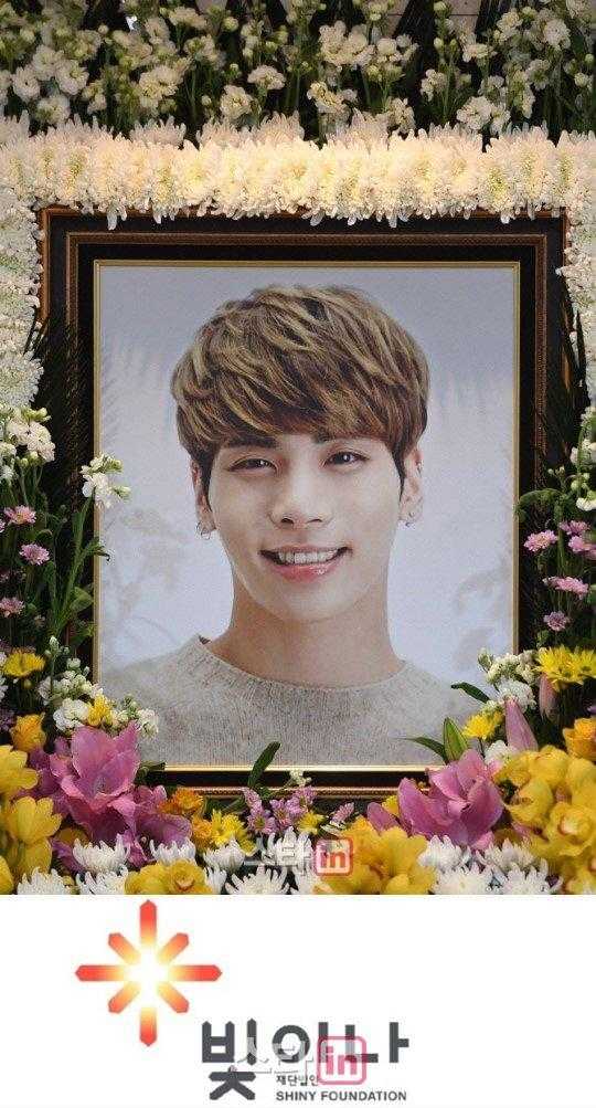 Jonghyun'un ailesi 'Shiny Vakfı'nı kurdu