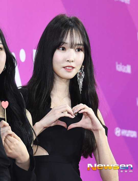 Yuju '2018 Melon Müzik Ödülleri'nde Gfriend'e katıldı
