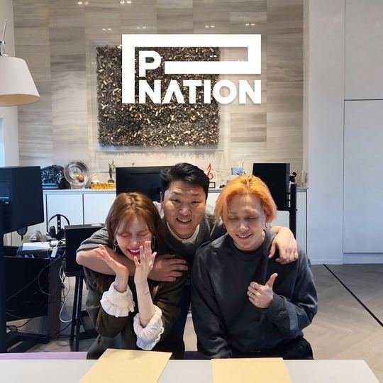 Hyuna ve E'Dawn, Psy'ın şirketi 'P Nation' ile anlaşma imzaladı