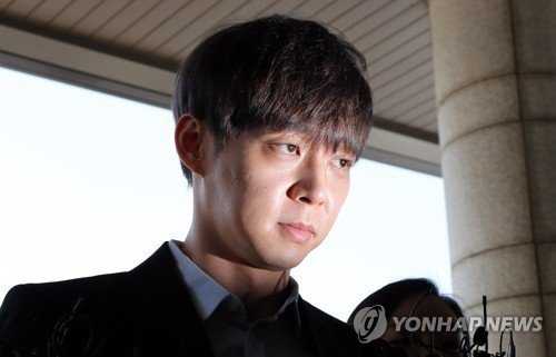 Polis, Park Yoochun'un uyuşturucu soruşturmalarından önce vücudundaki kılları aldırmasını şüpheli buldu