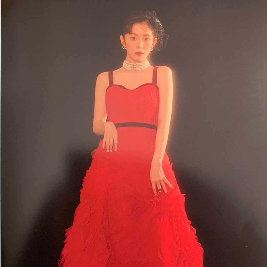 [THEQOO] Red Velvet üyelerinin 'La Rouge' fotoğrafları beğeni topladı