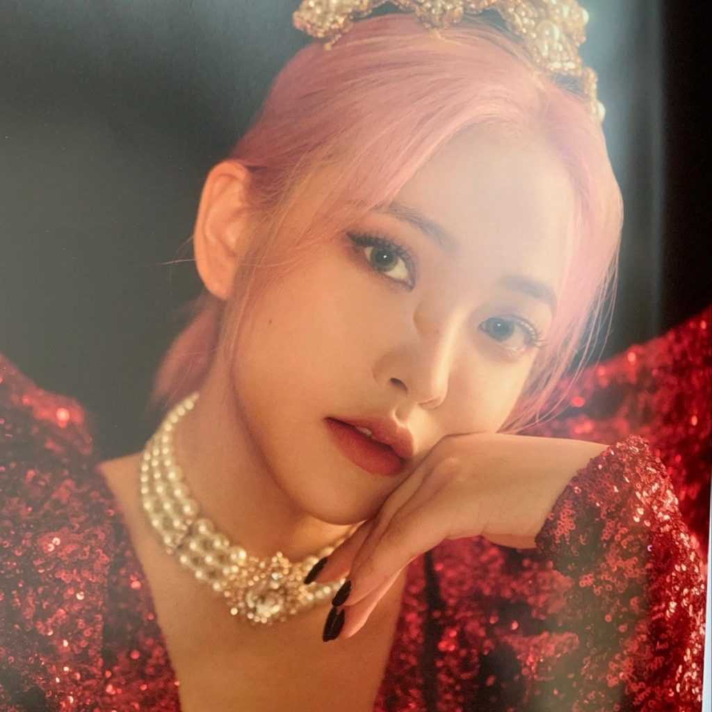 [THEQOO] Red Velvet üyelerinin 'La Rouge' fotoğrafları beğeni topladı