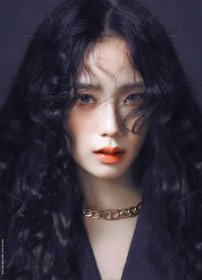 Jisoo new hairstyle W Korea magazine
