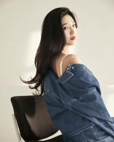 [PANN] Netizenlerin Joy'un 'Calvin Klein' fotoğraflarına tepkisi