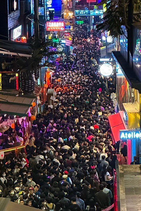 Itaewon'daki Cadılar Bayramı kutlaması facia ile sonuçlandı