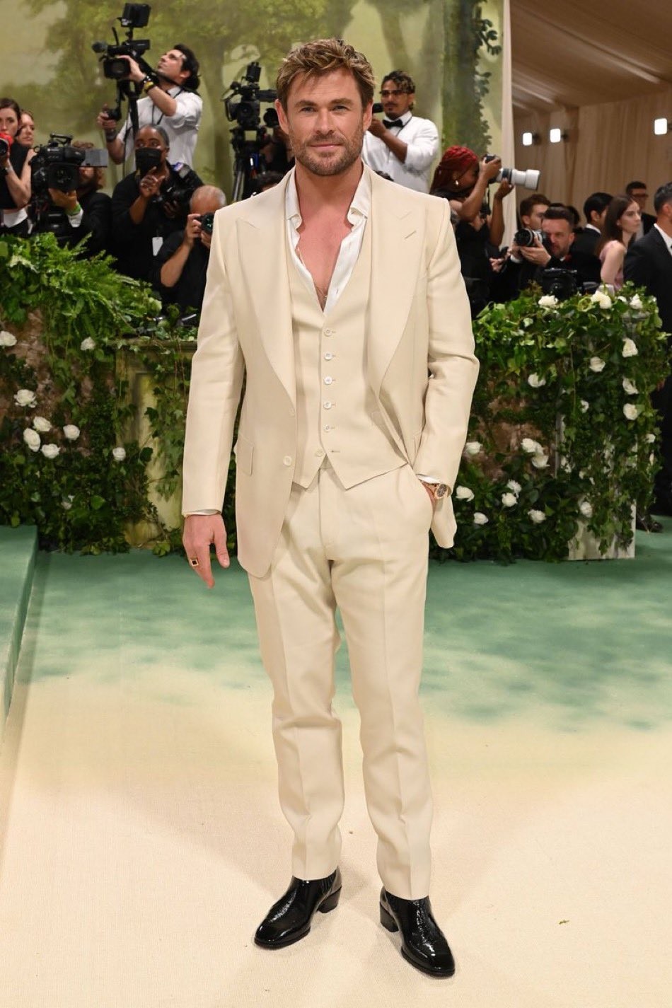 met gala 2024  görüntüsü chris hemsworth