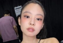 Jennie, saçlarını tamamen toplasa da hâlâ çok güzel görünüyor